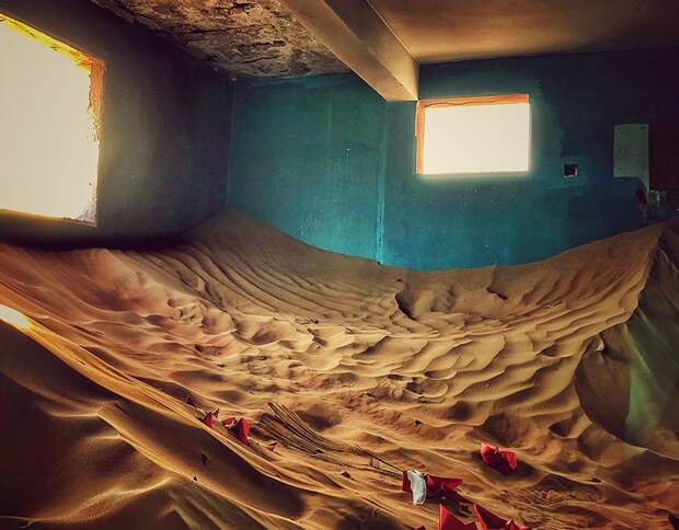 Заброшенный поселок-призрак Аль-Мадам в песках Эмиратов
