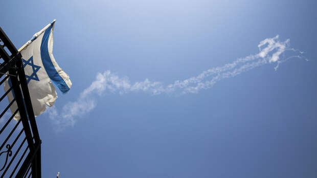 Конденсационные следы ракет Patriot на небе на севере Израиля - РИА Новости, 1920, 09.05.2021