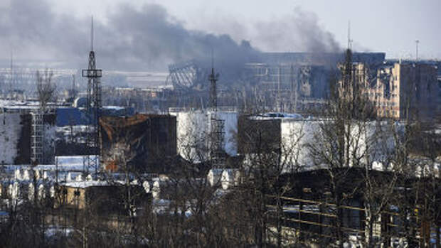 Дым над аэропортом в Донецке