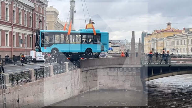 Начальник автоколонны задержан по делу о падении автобуса в Мойку
