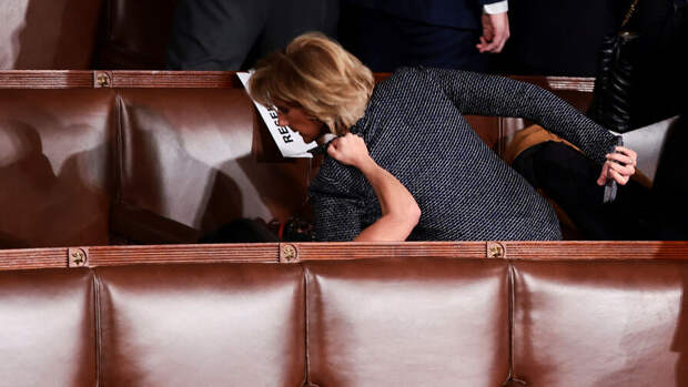 Конфликт на Ближнем Востоке, семья Ким на стрельбище и "медведь" в Нью-Йорке: 13 главных фото недели