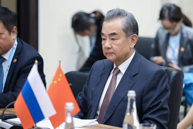 Китай предложил провести мирную конференцию по урегулированию украинского кризиса с участием Москвы и Киева