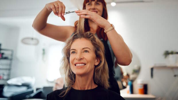 Стильные стрижки после 50: как освежить образ, чтобы выглядеть моложе