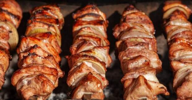 Какой продукт портит маринад для шашлыка: мясо будет сухим