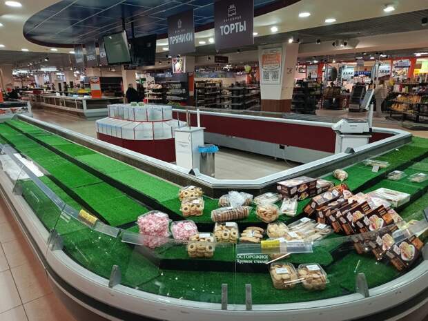 Пустые полки сфотографировали в закрывающемся супермаркете Рязани