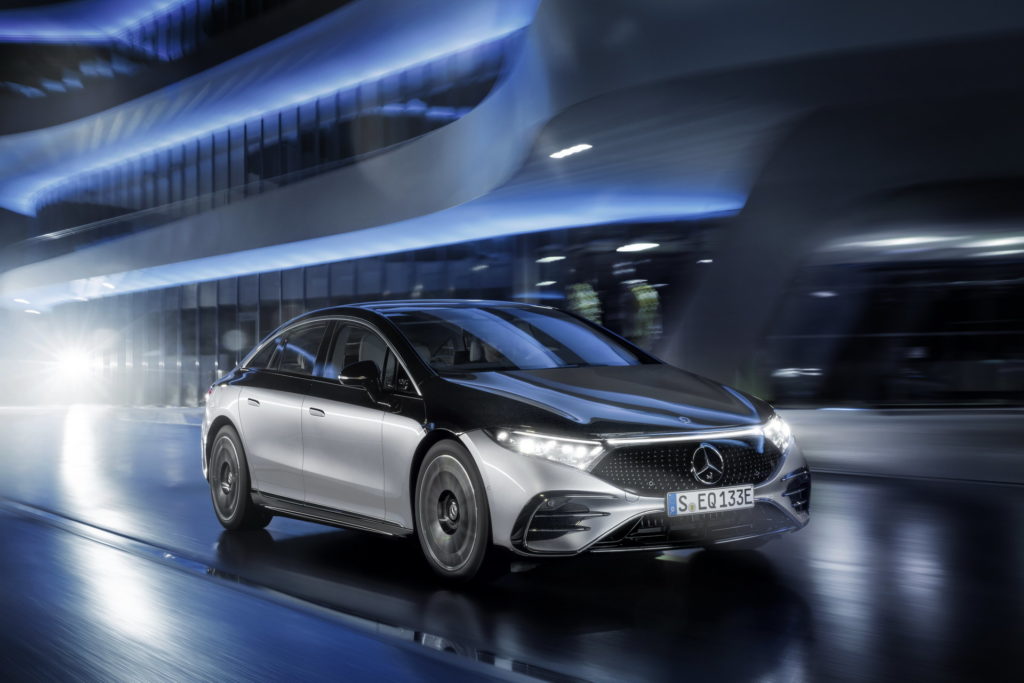 Mercedes официально представил новый электрический суперседан EQS (галерея)