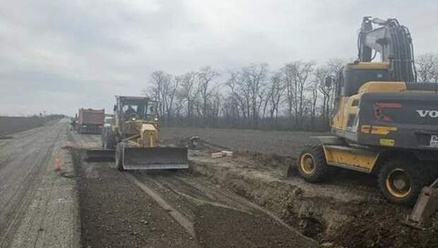 На Кубани приведут в порядок участок трассы между станицами Тбилисской и Казанской. Ремонт завершат к ноябрю