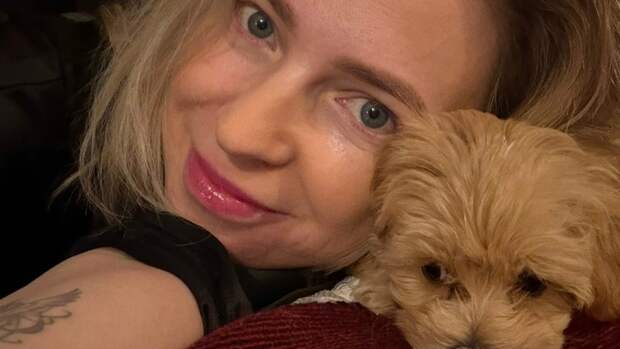 Поклонская заявила, что не смела носить чулки под форму прокурора