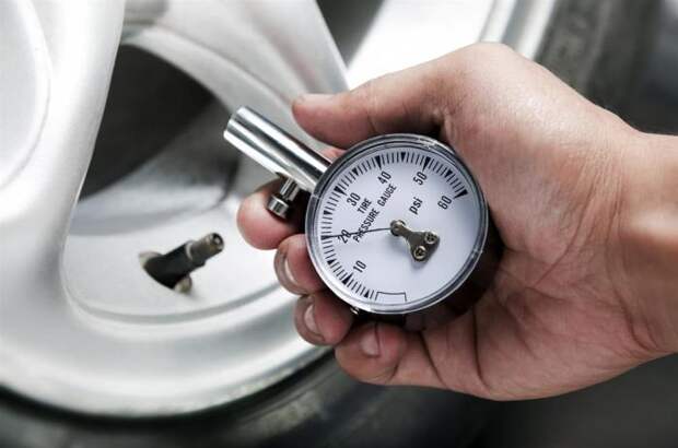 Давление в шинах может существенно увеличить расход топлива. | Фото: autoglim.ru