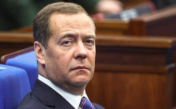 Дмитрий Медведев: Социология масс против политики идиотов - кто кого?