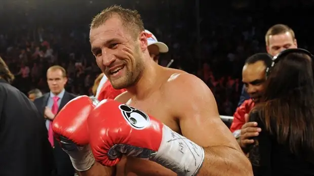 Бивол выразил желание встретиться с победителем поединка Ковалёв — Альварес