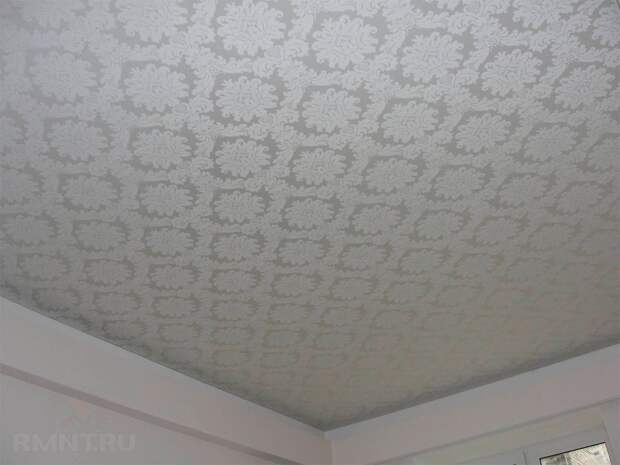 ПВХ или тканевый натяжной потолок: выбор материала