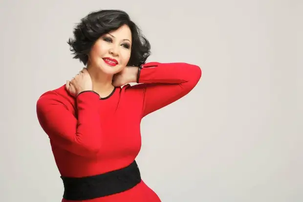 Роза Рымбаева. Путь к успеху. Ее супруг не дожил три месяца до рождения второго сына. Как живет певица и кто ее дети?