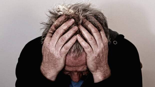 Нарушения зрения и слабость в конечностях могут указывать на ишемический инсульт