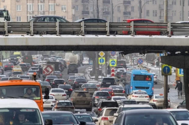 Юрист Русяев ответил, что грозит за езду с грязными номерами