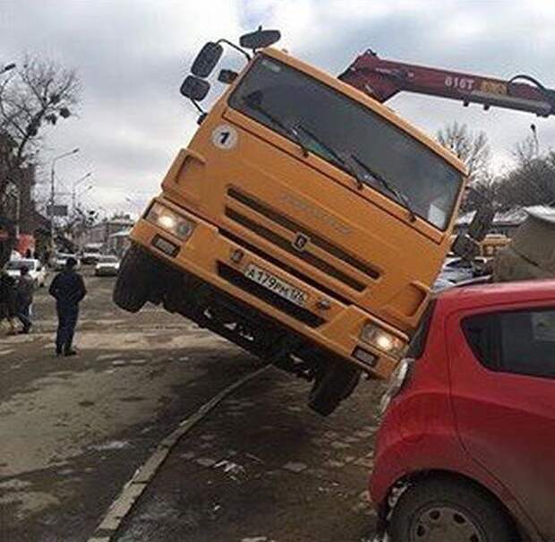 Горе-эвакуаторщик (4 фото)