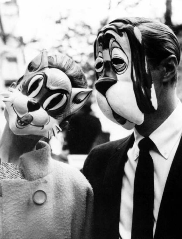 Одри Хепберн и Джордж Пеппард развлекаются в перерыве съёмок фильма "Завтрак у Тиффани", 1960 г. история, факты, фото