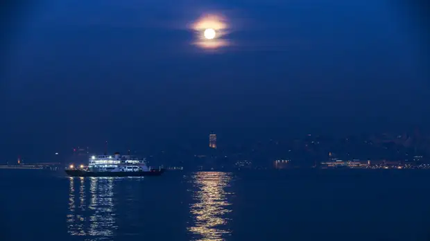 Турецкие СМИ сообщили об обнаружении в Босфорском проливе второй мины