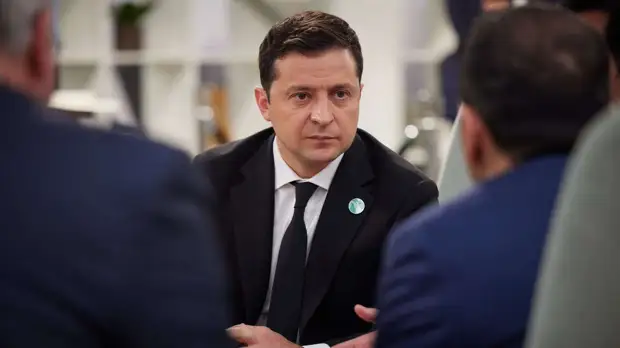 За закрытие оппозиционных каналов и преследование журналистов: почему Зеленскому дали «Премию СМИ за свободу»