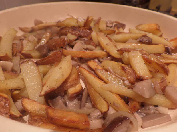 Рецепт на выходные: Картофель по-деревенски с лесными грибами