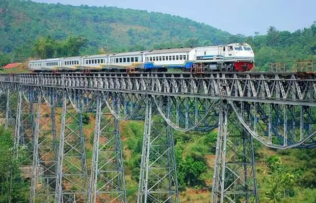 Завораживает и пугает: «Железная дорога Арго-Геде». Завораживает и пугает: «Железная дорога Арго-Геде».