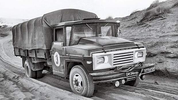 Грузовой автомобиль ЗиЛ–130 с перспективной кабиной водителя из стеклопластика, 1970 год, СССР было, история, фото