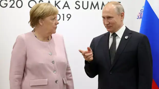 Путин и Меркель обсудили переговоры по транзиту газа через Украину