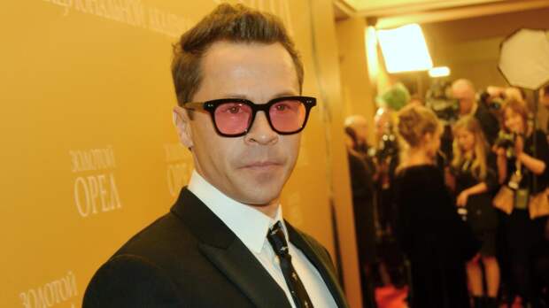 Павел Деревянко вышел в свет с дочерьми: видео Super