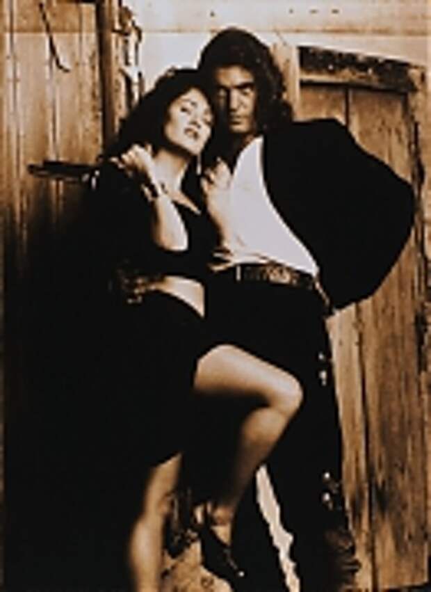 Сальма Хайек (Salma Hayek) и Антонио Бандерас (Antonio Banderas) в фотосессии для фильма «Отчаянный» (Desperado) (1995)