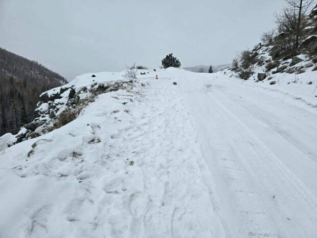 Грузовик упал с обрыва