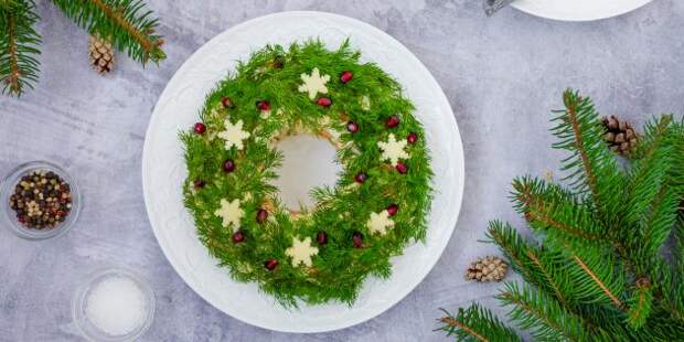 Рецепты салатов на Новый год: «Рождественский венок» с говядиной и маринованным луком