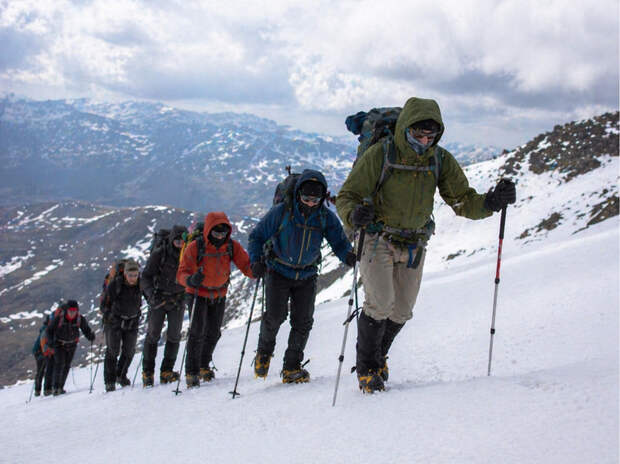 На Мунку‑Сардык лавиной засыпало четверых — выжившие сообщили спасателям