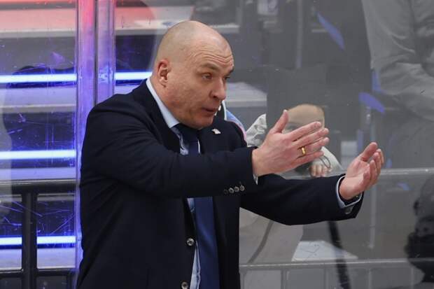 Разин отреагировал на появление видеотренеров «Ак Барса» в хоккейном шлеме