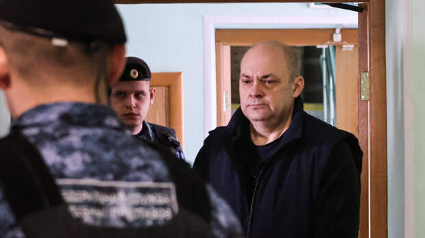 Обвинение запросило 15 лет для сознавшегося во взятках экс-главы Курской области