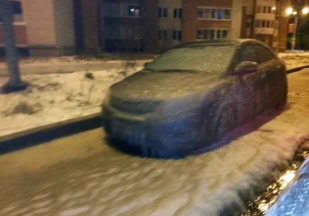 Водителя ждёт сюрприз вода, лед, прорыв трубы