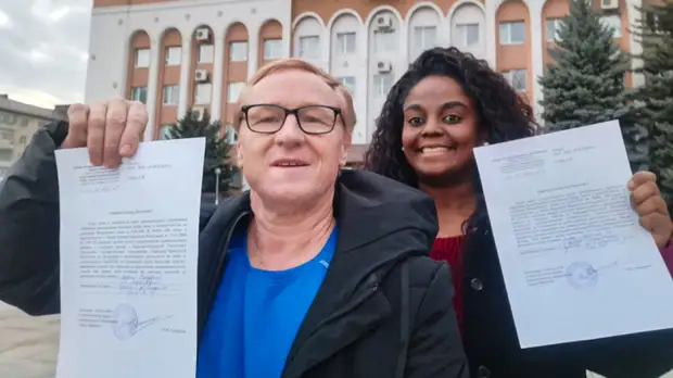 «Мечтаем о дочери»: RT помог переехавшей в Россию бразильской семье получить документы для усыновления