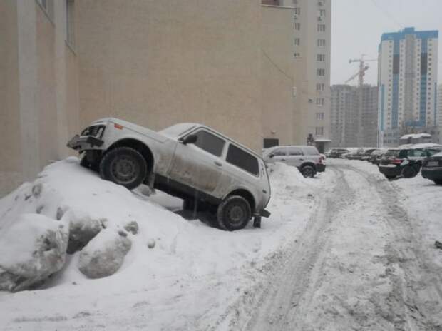 ЗИМНИЕ "ПРИКОЛЫ" ВО ДВОРАХ