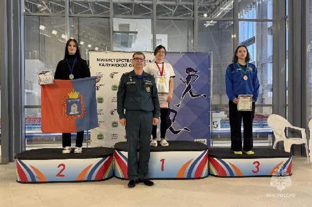 Тамбовские спасатели завоевали золото и серебро на соревнованиях по плаванию