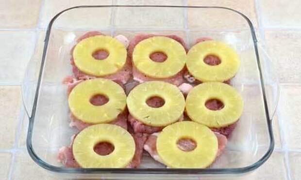 Свинина, запеченная с ананасом и сыром: рецепты приготовления