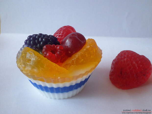 Как изготовить необычный подарок из натурального мыла и ароматизаторов. Фото №2