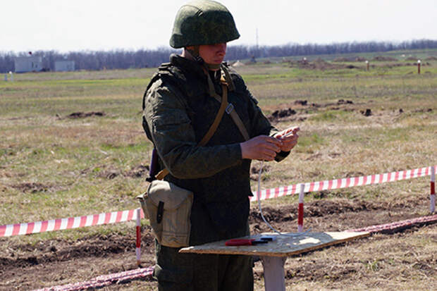 Российские военнослужащие в Приднестровье провели занятие с саперами