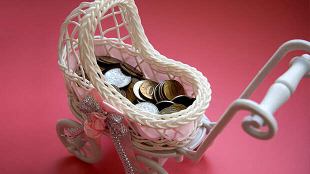 Суррогатный бизнес в России: Детей продают тысячами, а женщин оставляют инвалидами