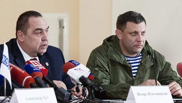 Глава ДНР Александр Захарченко и глава ЛНР Игорь Плотницкий на совместной пресс-конференции в Луганске