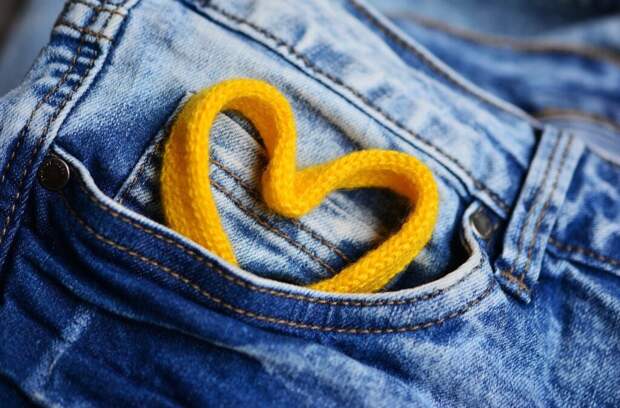 jeans-2324069_1280-1024x674 4 распространенные ошибки при стирке джинсов, которые  вредят вещам