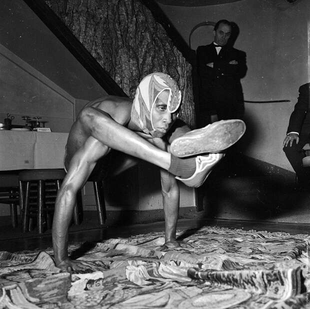 Какой была йога в прошлом веке: любопытные винтажные фото VintageYoga11 Какой была йога в прошлом веке: любопытные винтажные фото