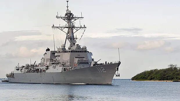 Press TV: два эсминца ВМС США вынуждены были отступить у входа в Ормузский пролив