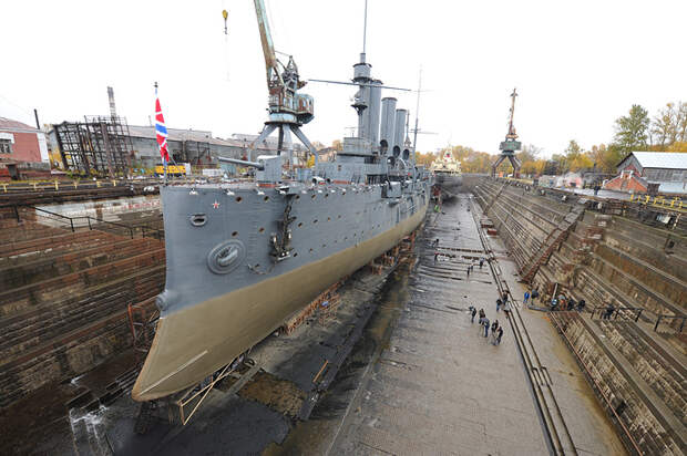 Крейсер "Аврора" на первом этапе капитального ремонта в доке ФГУП "Кронштадтский Морской завод", 2014 год