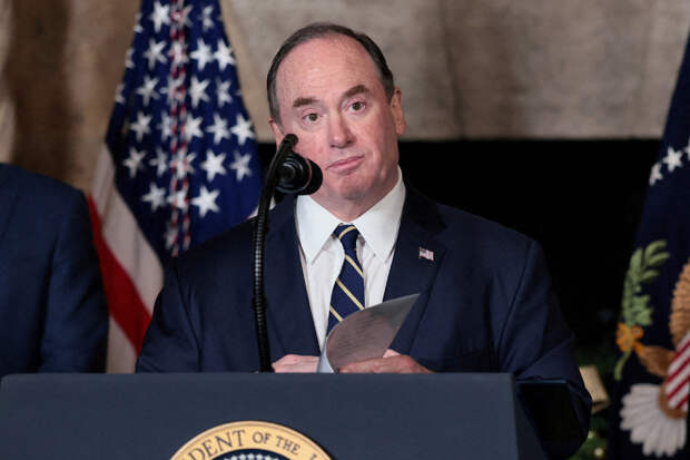 Стали известны неприятные детали увольнения министра ВМС США