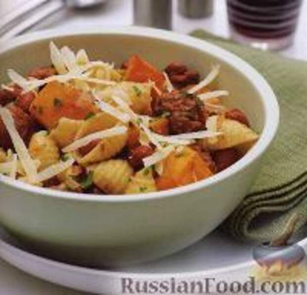 Фото к рецепту: Паста с печеной тыквой и мясным соусом