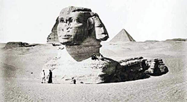 Загадки Истории. Когда проснется «Отец ужаса»? Последние три тысячелетия Сфинкс чаще всего засыпан песком. Поэтому его туловище сохранилось лучше головы, изуродованной арабскими завоевателями
